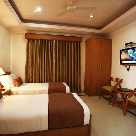 Emblem Hotel Sector 14 Gurgaon Buitenkant foto