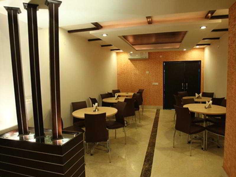 Emblem Hotel Sector 14 Gurgaon Buitenkant foto