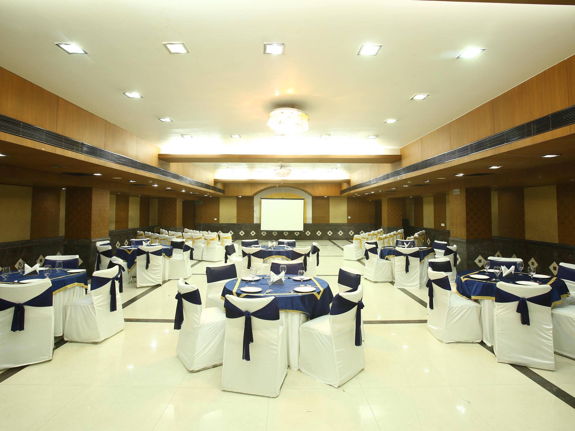 Emblem Hotel Sector 14 Gurgaon Buitenkant foto