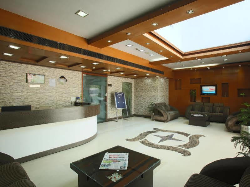 Emblem Hotel Sector 14 Gurgaon Buitenkant foto