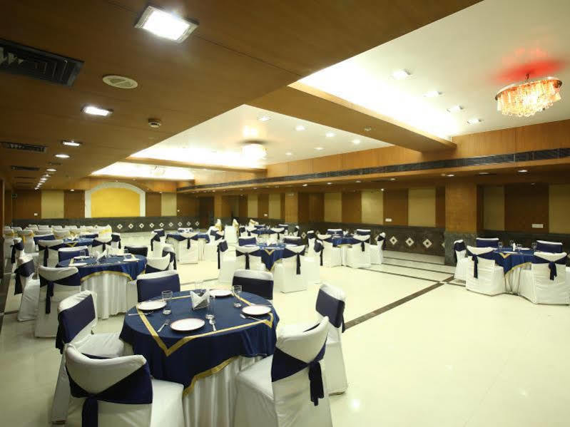 Emblem Hotel Sector 14 Gurgaon Buitenkant foto