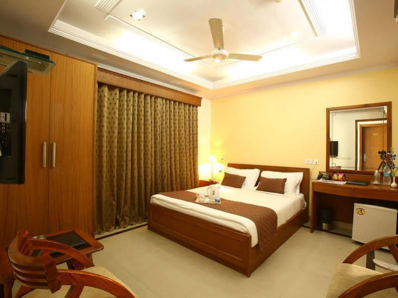 Emblem Hotel Sector 14 Gurgaon Buitenkant foto