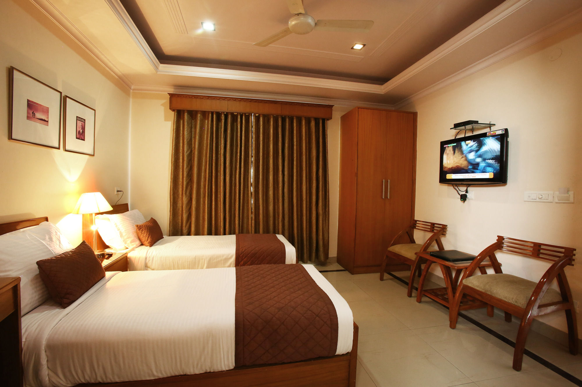 Emblem Hotel Sector 14 Gurgaon Buitenkant foto