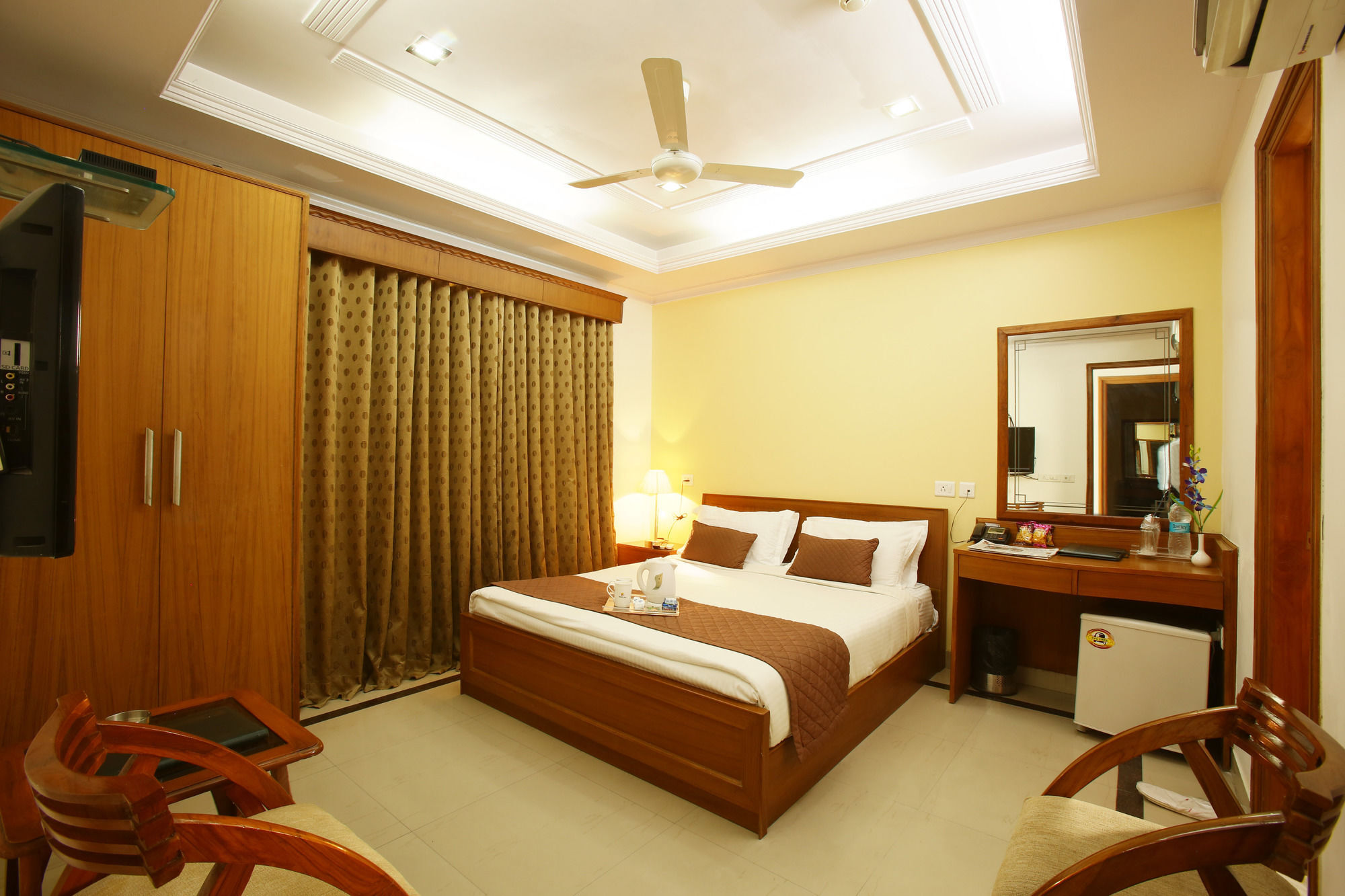 Emblem Hotel Sector 14 Gurgaon Buitenkant foto
