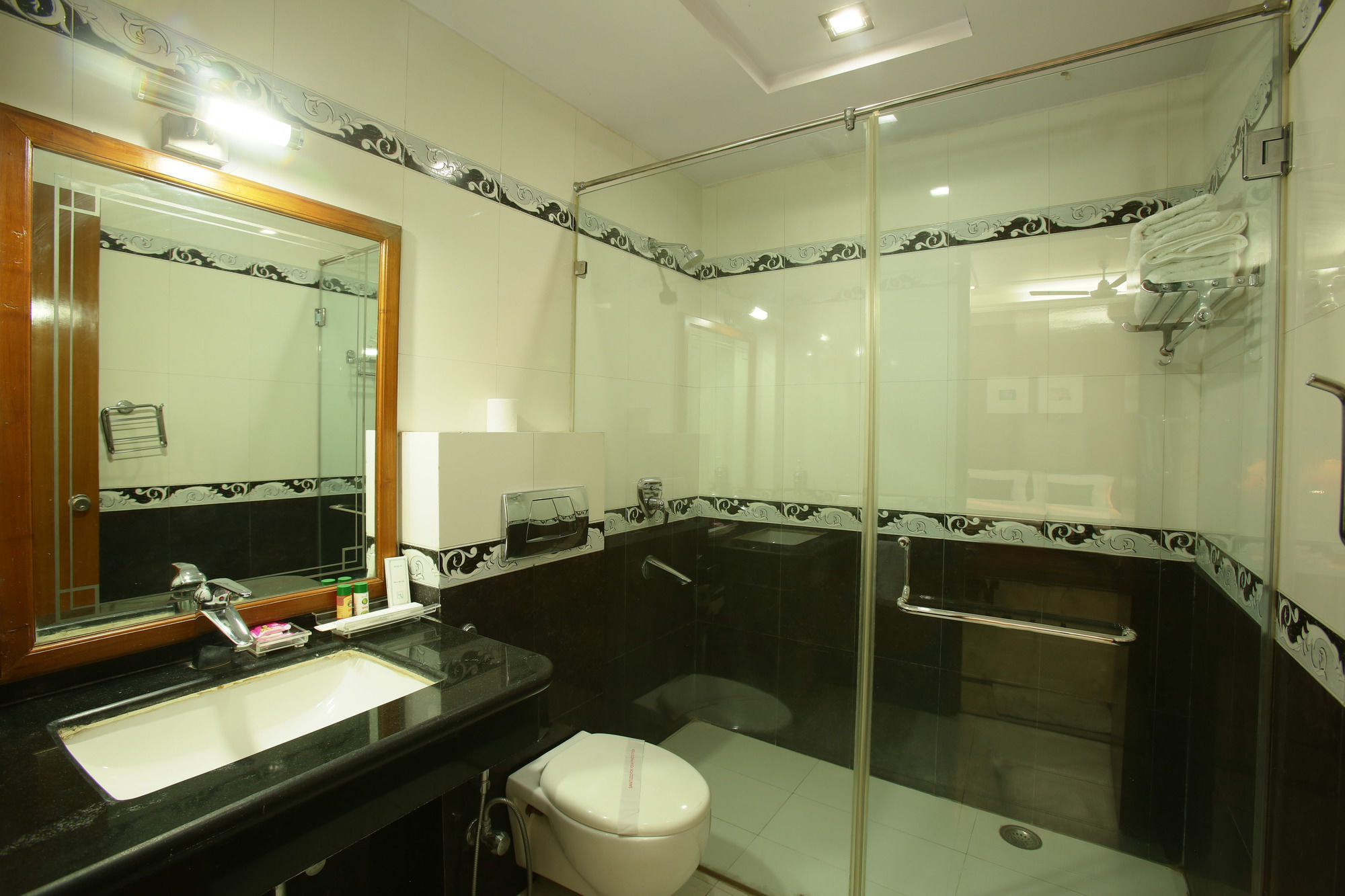 Emblem Hotel Sector 14 Gurgaon Buitenkant foto