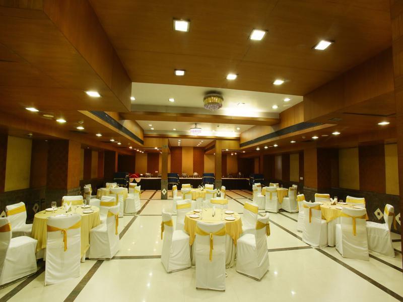 Emblem Hotel Sector 14 Gurgaon Buitenkant foto