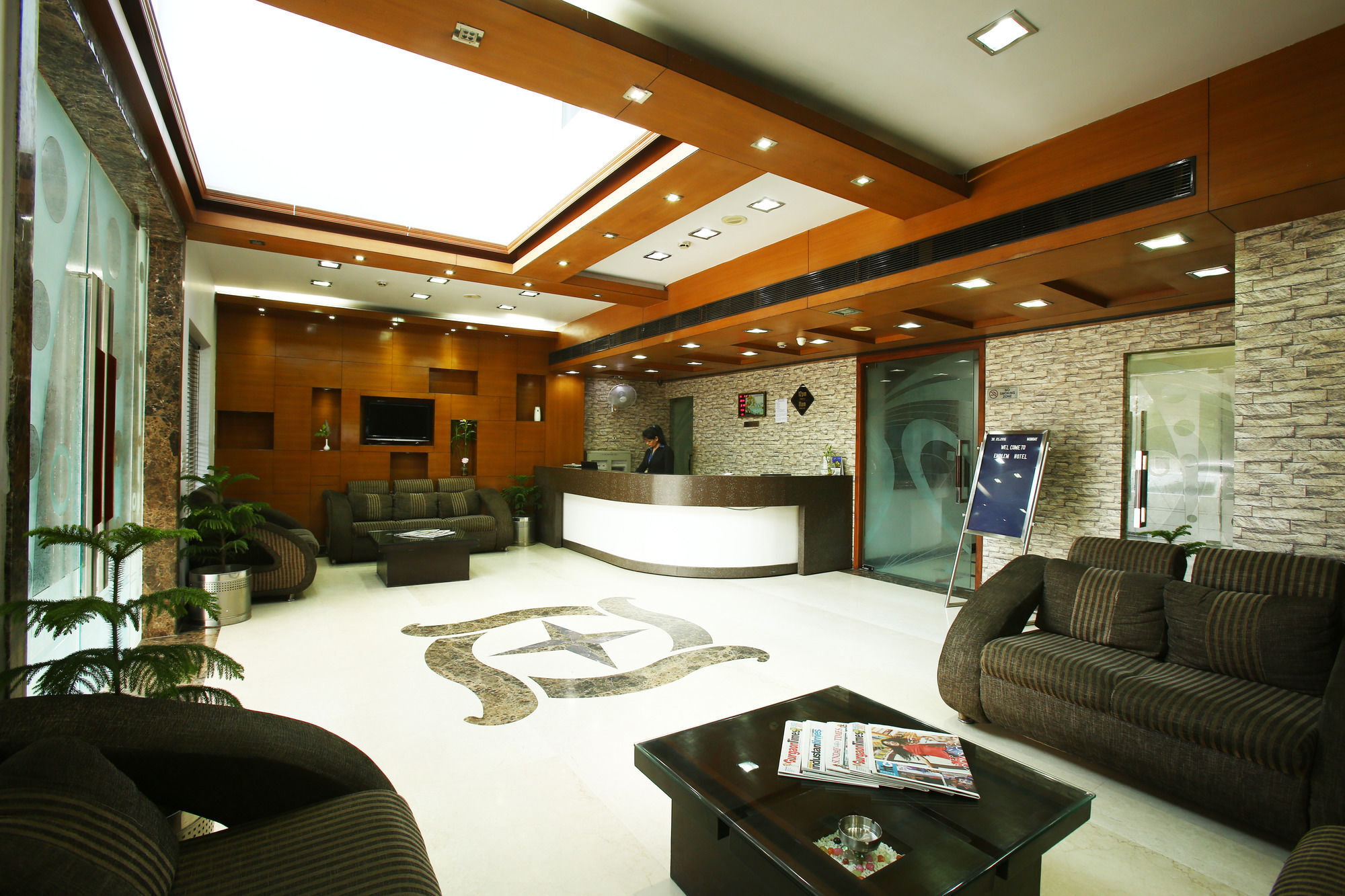 Emblem Hotel Sector 14 Gurgaon Buitenkant foto