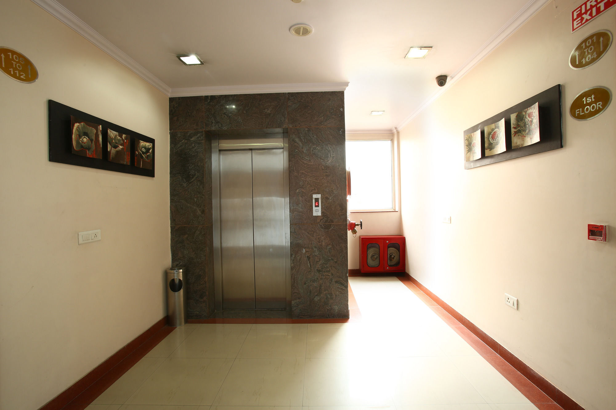 Emblem Hotel Sector 14 Gurgaon Buitenkant foto